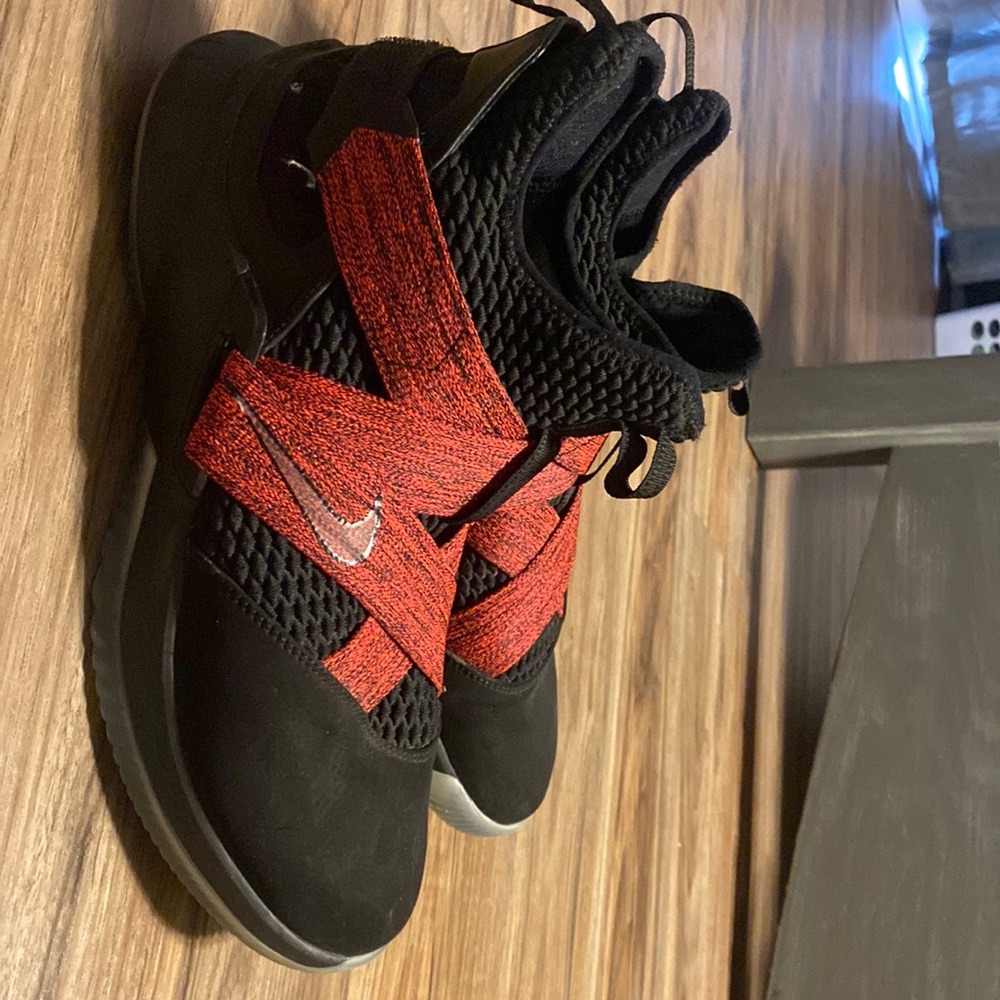 Mens Lebron Nike Basketball Shoes, Size 11, black shoe, red straps.